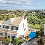 Rosa, Residential, Pezinhos *