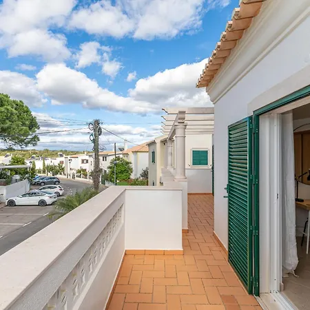 Rosa, Residential, Pezinhos