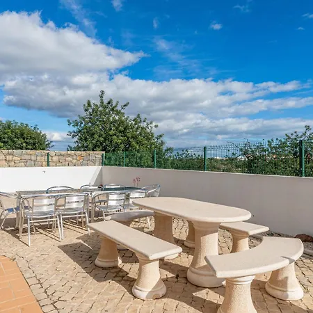 Rosa, Residential, Pezinhos