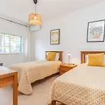 Rosa, Residential, Pezinhos *