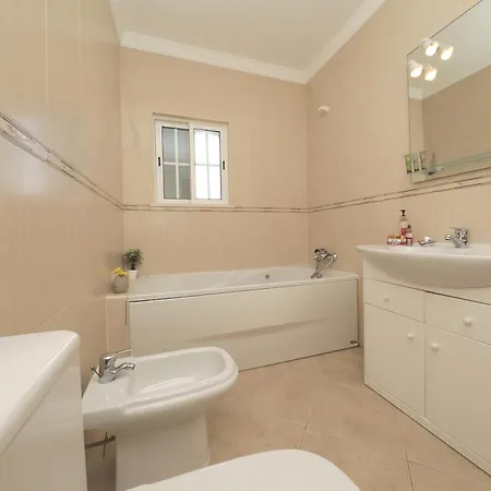 Willa Rosa, Residential, Pezinhos